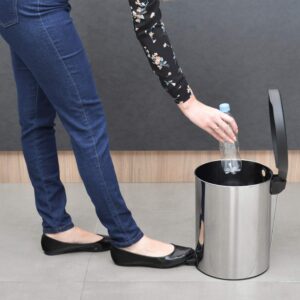 Lixeira com Pedal New Tramontina em aço inox 12 L | com Acabamento Polido - Imagem 2