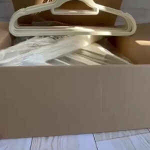 Vittak Kit 50 Cabides Adulto Veludo Slim Antideslizante Organizador Roupas Cor Bege - Imagem 2