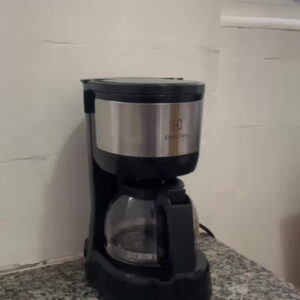 Cafeteira Elétrica Electrolux Jarra vidro, acabamento inox filtro Permanente Removível Sistema Corta Pingos Capacidade 15 xicaras 600ml ECM10​ - Imagem 2