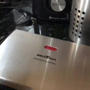 Sanduicheira e Grill Britânia 2 em 1 Bgr27i de 850W com Trava Inox - Imagem 2
