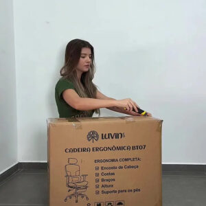 Cadeira De Escritório Ergonômica Mônaco Bt07 Luvinco Malha Respirável Com Suporte Lombar Adaptável Apoio Para Pés Retrátil Encosto Ajustável Seis Posições Cor Preta Suporta 200kg - Imagem 2