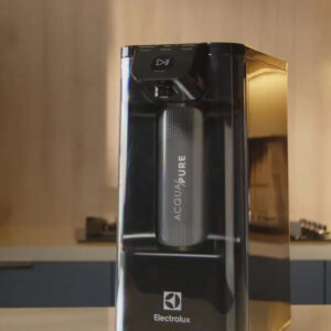 Purificador de Água Gelada Fria e Natural Eletrônico Placa Compacto Electrolux PE12G com Filtro Carvão 6 meses ou 3000L Painel Touch Cinza - Imagem 2
