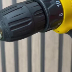 Parafusadeira Furadeira The Black Tools TB12A 3/8 a Bateria Cor Amarelo Frequência 60Hz - Imagem 2