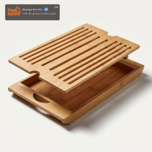 Tábua de Corte Bambu com Migalheira e Bandeja 4 em 1 | Bambu natural prensado, sulco coletor de migalhas, alças laterais, uso como fruteira ou suporte de panela, 36,8x22 cm - Imagem 1