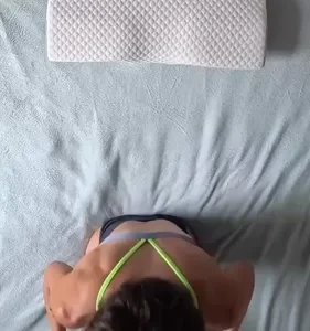 Travesseiro Cervical Nasa - Coluna Relax - Carvão Ativado Cor branco e cinza - Imagem 56