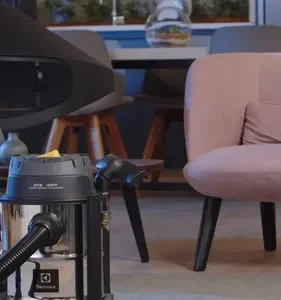 Aspirador de Pó e Água Electrolux GT12i 1500W 12L 8,5L útil total função sopro compacto líquidos químicos inox protetor térmico - Imagem 2