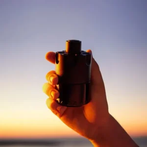 Perfume Masculino Amadeirado Ambarado com Cardamomo e Caramelo, Longa Duração, Azzaro The Most Wanted, Eau de Parfum Intense, 50ml - Imagem 7