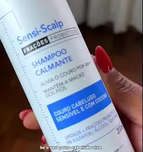 Shampoo de Limpeza Calmante para Couro Cabeludo Sensível, Alívio Instantâneo 48h, Nutrição e Brilho, Livre de Sulfatos, Parabenos e Corantes, Dercos SensiScalp Probiotic, Vichy 200ml - Imagem 2