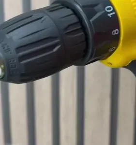 Parafusadeira Furadeira The Black Tools TB12A 3/8 a Bateria Cor Amarelo Frequência 60Hz - Imagem 2