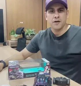 Carrinho Controle Remoto Recarregável Grande Solta Fumaça Luzes Farol Esportivo Cor Metalizado Led Drift Hyper Atacarejo Kids - Imagem 2