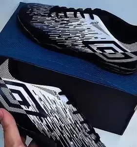 Chuteira Umbro Adulto Acid Il Society Grama Sintética Preta - Imagem 2