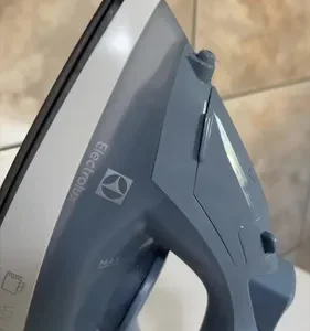 Ferro de Passar Seco e Vapor Electrolux Efficient Base antiaderente Vapor Vertical Extra 1200W de Potência Cabo 1,35m ESI10 - Imagem 13