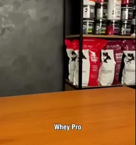 Suplemento Em Pó Whey Pro Max Titanium 1kg Sabor Cookies Cookies - Imagem 2