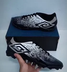 Chuteira Umbro Adulto Acid Il Society Grama Sintética Preta - Imagem 9
