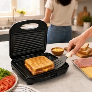 Sanduicheira Elétrica 2 em 1 Pítia Grill e Chapa Antiaderente Preta - Imagem 7