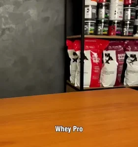 Whey Protein 1kg Whey Pro Max Titanium Sabor Chocolate BCAA e Aminoácidos - Imagem 2