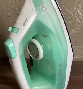 Ferro de Passar Roupa Seco e Vapor base antiaderente ceramica 1200W cabo 1,65m Electrolux vapor vertical extra anti gotejamento SIE70 - Imagem 2