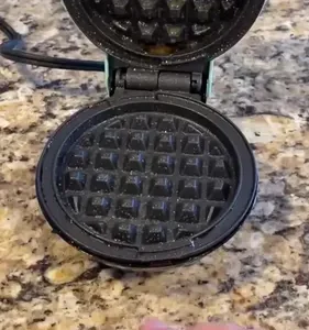 Mini Máquina De Fazer Waffle Panqueca Portátil Elétrica 110v - Imagem 3