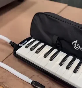 Escaleta Melodica Bertô Preto 32 Teclas Capa Bocal Mangueira - Imagem 2