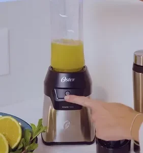 Blender Power Inox Oster Com 2 Jarras To Go Cor Prateado - Imagem 2