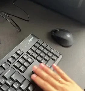 Teclado com fio USB Logitech K120 com Layout ABNT2 - Imagem 12
