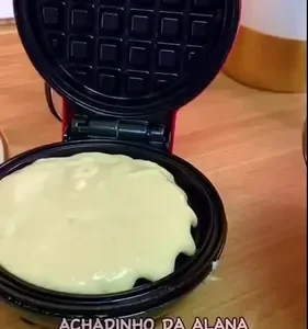 Mini Máquina De Fazer Waffle Panqueca Portátil Elétrica 110v - Imagem 17