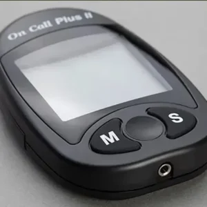 Kit Glicosímetro On Call Plus II Azul Escuro com 100 Tiras e 100 Lancetas - Imagem 4