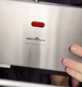Sanduicheira elétrica Britânia Press BGR27I cor preto inox - Imagem 2