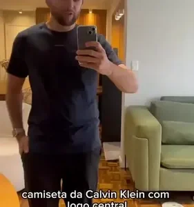 Camiseta Calvin Klein Logo Centralizado Minimalista Algodão - Imagem 7