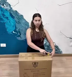 cadeira de Escritório ergonomica movel Veneza I-100 Cor Preto Com Suporte Lombar Apoio De Cabeça Estofado Mesh giratoria - Imagem 2