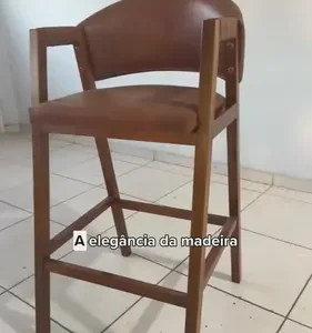 Banqueta Liz Alta Madeira Maciça C/ Braços Encosto Corino - Imagem 9
