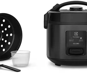 Panela de Arroz Elétrica Electrolux 2L Preta Efficient Visor Glass por Rita Lobo ERC10 - Imagem 6