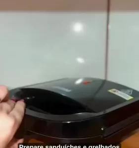 Sanduicheira Elétrica 2 em 1 Pítia Grill e Chapa Antiaderente Preta - Imagem 2