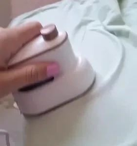 Mini Ferro De Passar Roupa A Vapor Para Viagem Bivolt - Imagem 2