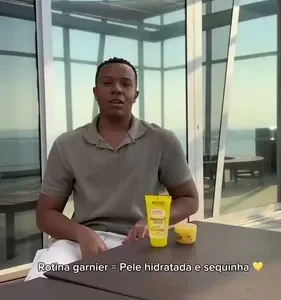 Kit Skincare Gel de Limpeza e Hidratante com Vitamina C, Ação Antioleosidade e Uniformizadora, Pele Iluminada e Hidratada, Uniform & Matte Garnier 150g - Imagem 2