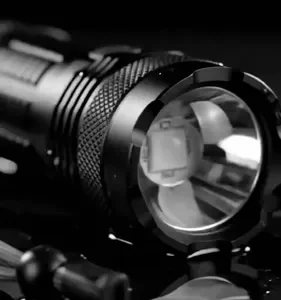 Kit 2 Unidades - Lanterna Tática Militar T9 Mais Forte Do Mundo Profissional Lanterna Potente Led Mais Forte Do Mundo Acampamento Viajens Caça Camping - Commlite Branco Preto - Imagem 2