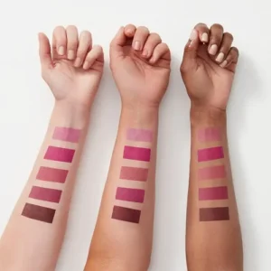 Batom Líquido Matte Longa Duração 16H Não Transfere Cor Intensa Acabamento Matte Confortável Aplicador Preciso Cor 155 Ring Leader Rosa Queimado SuperStay Matte Ink Maybelline NY 5ml - Imagem 6