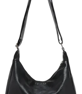Bolsa Hobo Feminina Preta Couro Sintético Moderna Ajustável - Imagem 6